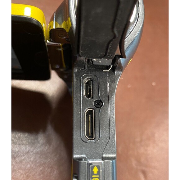 Sanyo Xacti VPC-CA102 Waterproof Dual Camera Photo & Video - GENTLY USED TESTED - Picture 8 of 16